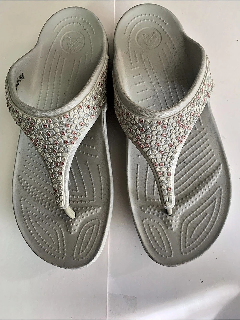 Crocs Cyprus V Heel Embellished Thong Sandals Lt Gray US 11